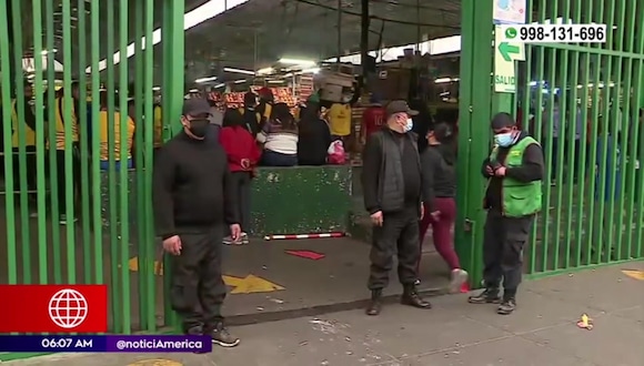 Exigen carné de vacunación en el mercado de frutas