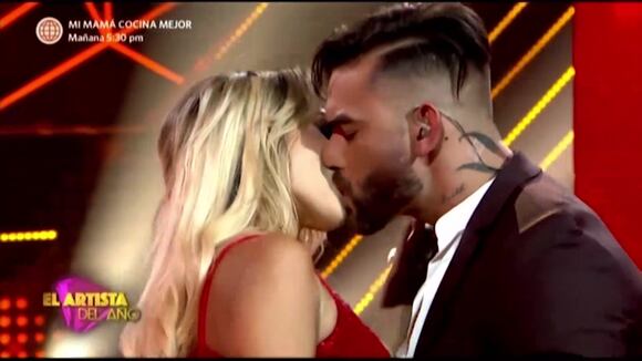 Diego Val se da apasionado beso con Macarena Gastaldo