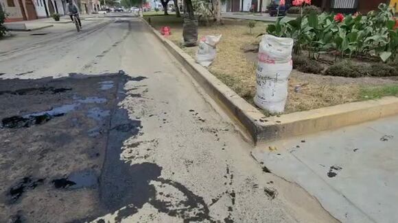 Trujillo: Rocían aceite quemado para evitar que se levante Polvo