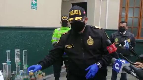 Allanan laboratorio clandestino donde se procesaba la nueva droga sinténtica Wax en Surco.(Video: PNP)