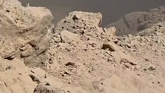 CORREO | Tráiler cae al mar en la Panamericana Sur, en tramo Ático-Ocoña