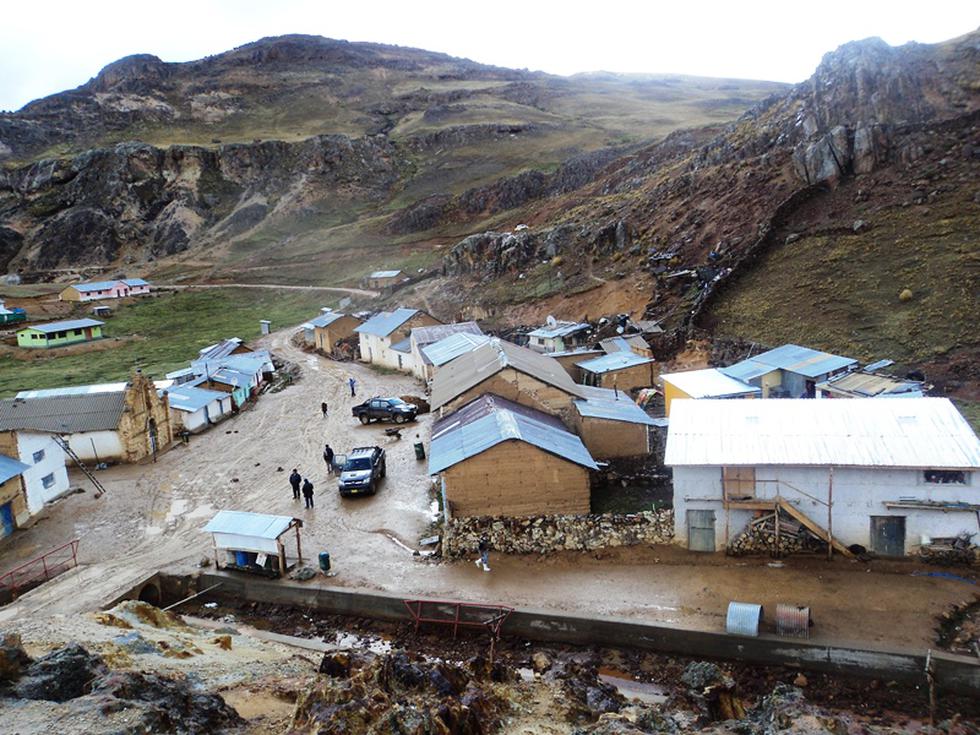 Huancavelica: Centro poblados soportan 30 horas de nevada (FOTOS)
