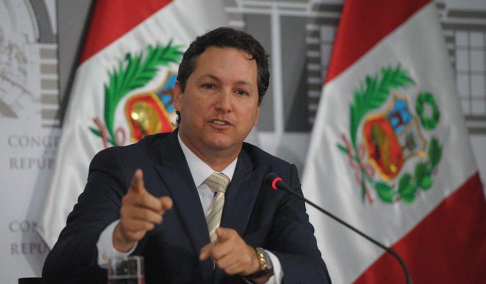 Daniel Salaverry se compromete a 'priorizar' propuesta que prohíbe reelección de congresistas (VIDEO)