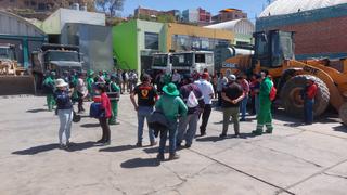 Obreros de Paucarpata protestan por falta de uniformes