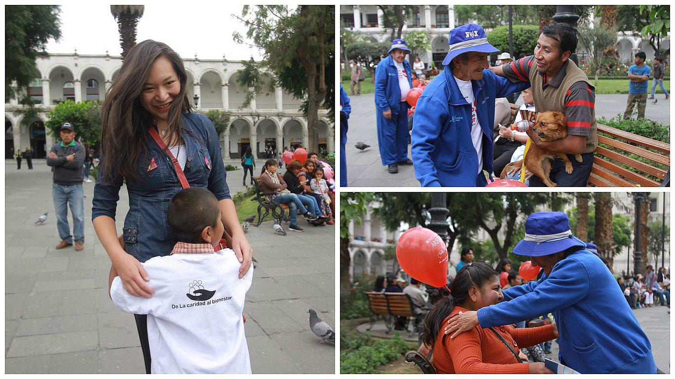San Valentín: peatones regalaron abrazos a niños y ancianos de albergues