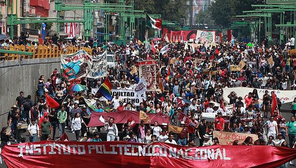 Miles marchan en México y exigen renuncia de Peña Nieto (VIDEO)