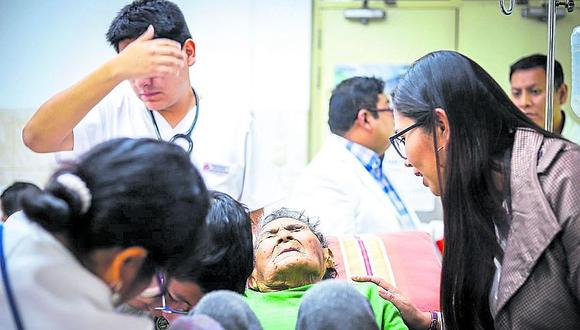 Dama más longeva del país fue internada en hospital Goyeneche