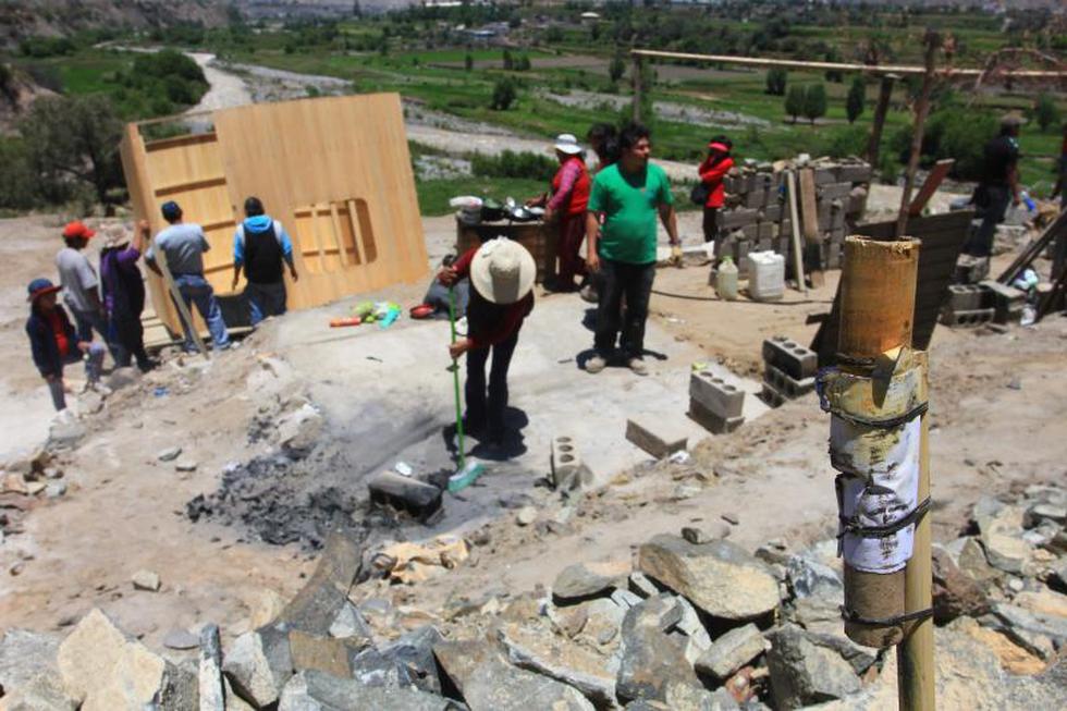 Invasores queman 50 casas en Hunter (fotos)