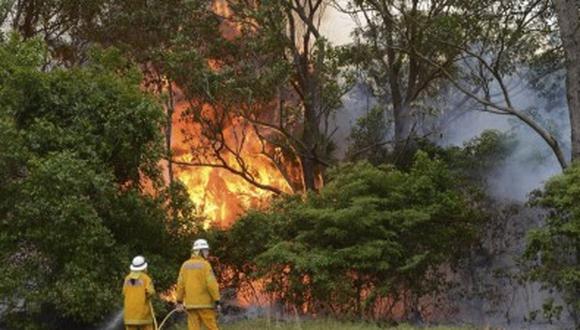 Dos mil bomberos luchan contra oleada de incendios en estado de Washington