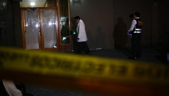 Asesinan a ciudadano extranjero en la puerta de una vivienda en Mirafores