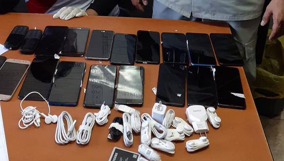 Mujer intentó ingresar 23 celulares y accesorios al penal de Socabaya