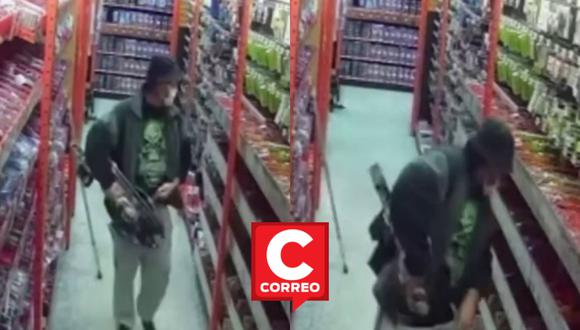 Un hombre de Florida fue grabado por las cámaras de seguridad de una tienda cuando se robaba una ballesta metiéndosela dentro de sus pantalones. | Crédito: WKMG News 6 ClickOrlando / YouTube