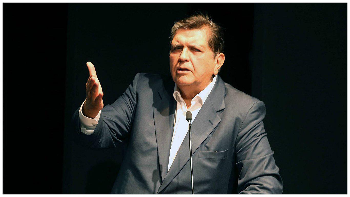 Alan García apoya derogación de beneficios excesivos de exmandatarios 