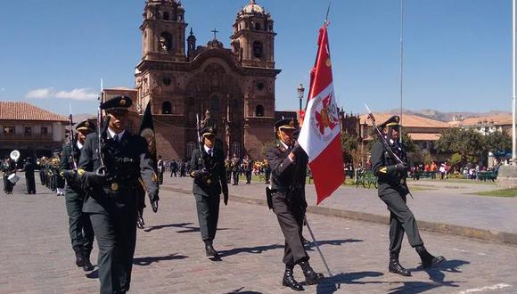 Cusco: policía celebra aniversario con vistoso desfile 