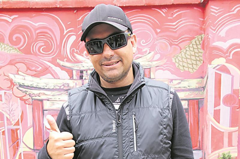 Roberto Martínez a Javier Carmona: "Yo habría dado beso a Gisela"