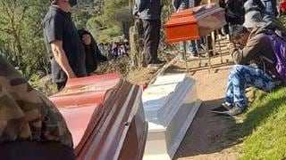 Huancavelica: Velan y entierran a familiares que murieron por impacto de rayo