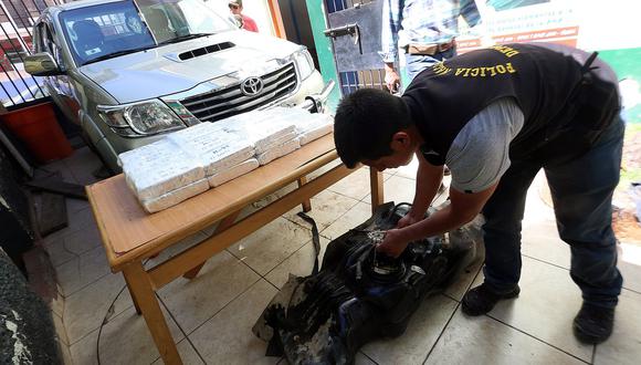 Llevaba más de 50 kilos de droga en tanque de su camioneta (FOTOS)
