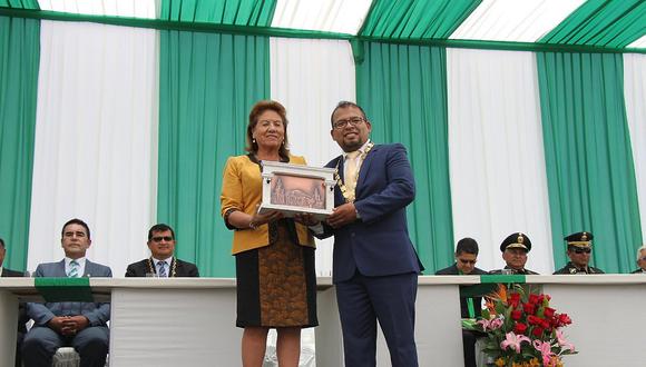 Alcaldesa de Arequipa: “Omar Candia tiene el reto de continuar el SIT”