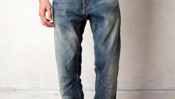 Hombre rompe récord usando sus pantalones jeans 15 meses sin lavarlos