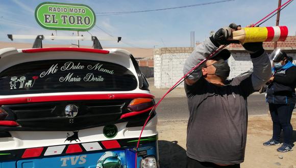 La Policía conminó a Luis Eduardo Reynoso Linarez que retire el elemento de su unidad vehicular. (Foto: Difusión)