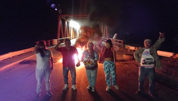 Pobladores bloquean el puente de ingreso a la provincia de Sechura