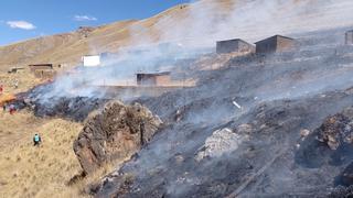 Incendio forestal en Huancavelica dura más de 24 horas y deja a un bombero herido