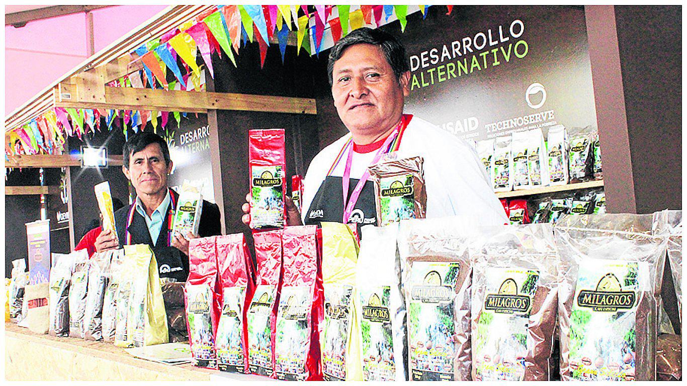 ​Ex cocaleros de Monzón y Puerto Inca en Mistura con café, cacao y frutas