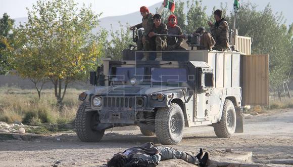 Talibanes asaltan una cárcel en el sur de Afganistán y liberan a 355 presos