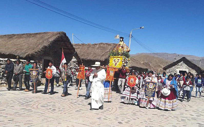 Celebran tradicional fiesta de San Juan Bautista en Sibayo