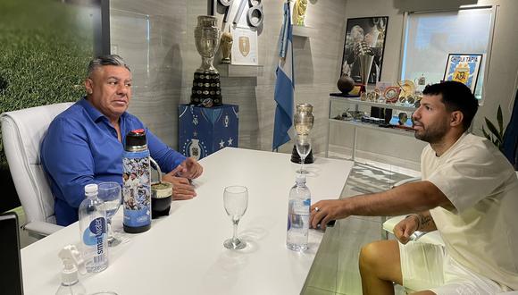 Sergio Agüero aseguró que irá al Mundial tras reunirse con Claudio Tapia, presidente de la AFA. (Foto: AFA)