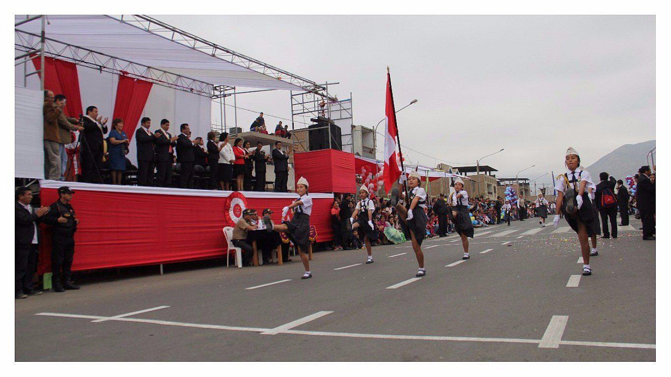 El Porvenir: Colegio Virgen del Carmen y José Carlos Mariátegui ganan gallardetes