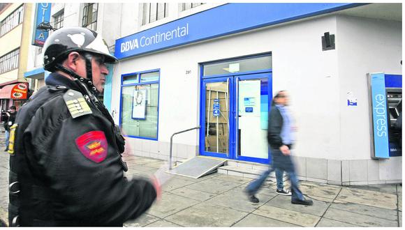Policías que vigilen bancos tendrán seguro privado