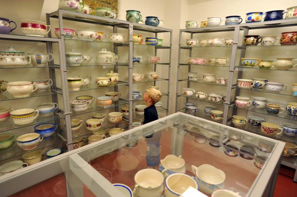 Nuevo museo en Praga expone inodoros y bacinicas