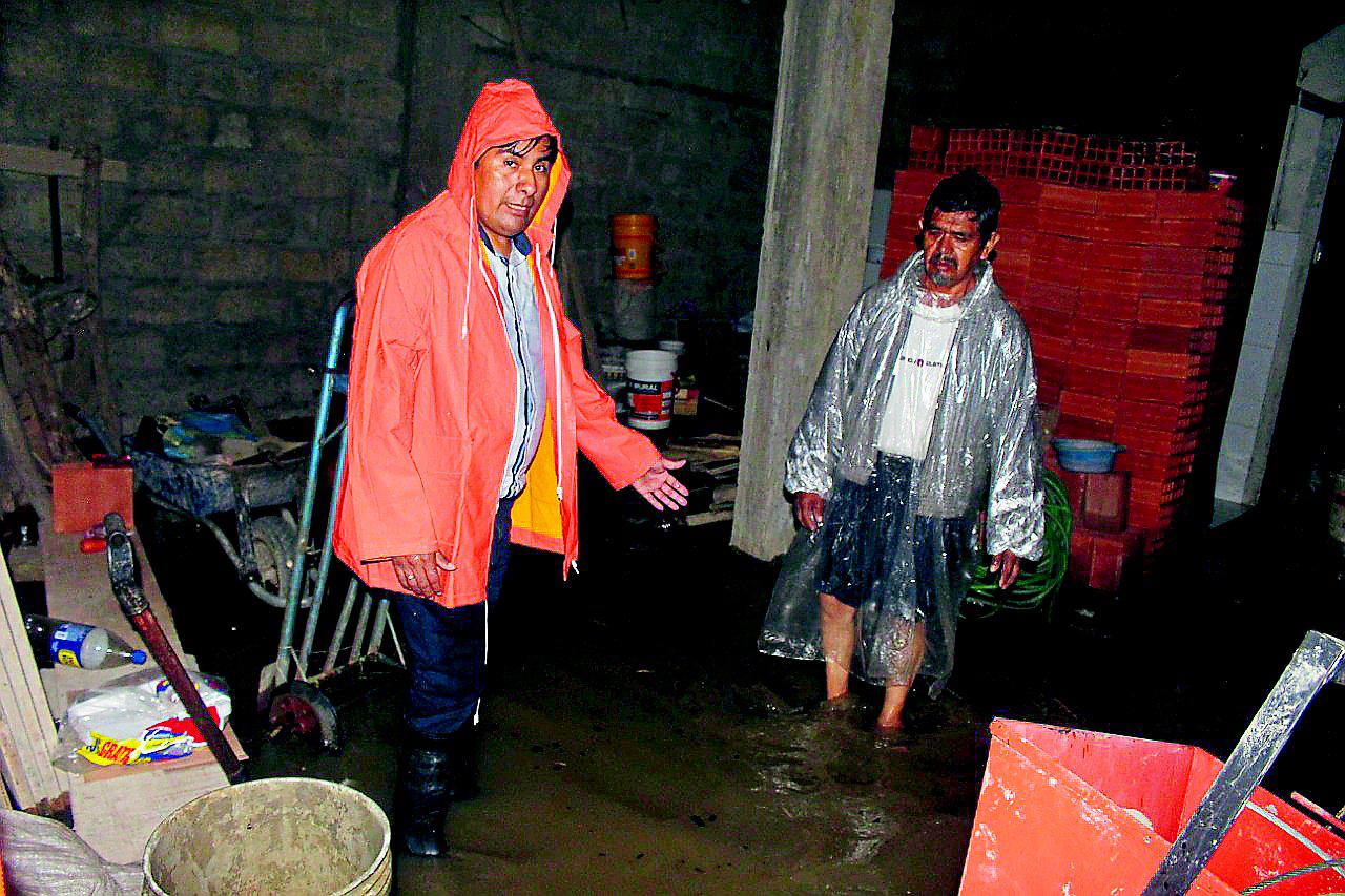 Autoridades realizan evaluación de daños provocados por deslizamiento en Inambari