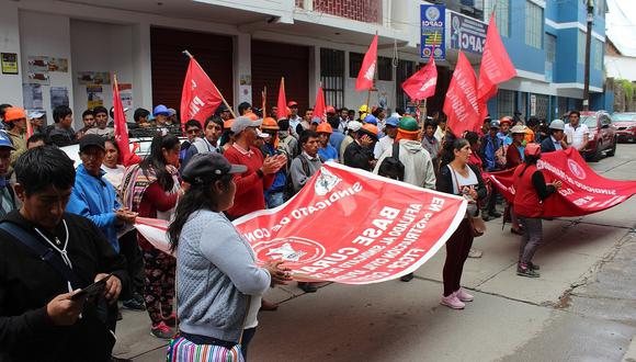 Marchan en reclamo a reinicio de obras palizadas en Apurímac