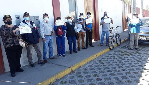 Trabajadores nombrados del Gobierno Regional de Arequipa protestan por adeudos