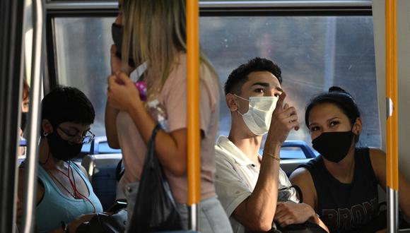 Desde hoy el uso de mascarilla en interiores es opcional en la ciudad de Buenos Aires. (Foto: AFP)

















 Argentina registers a record of 20,780 positive cases in one day since the first case registered in March 2020. - Argentina registered Wednesday the record of 22,039 coronavirus cases in 24 hours since the beginning of the pandemic. (Photo by JUAN MABROMATA / AFP)