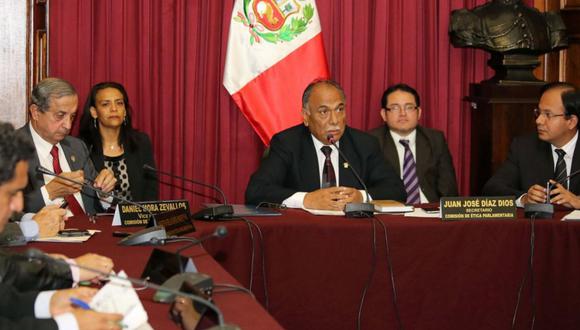 Comisión de Ética investigaría incidente entre congresistas Mauricio Mulder y Santiago Gastañadui