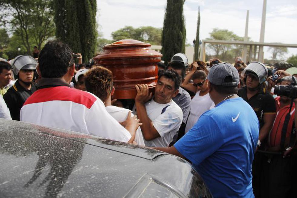 Más cinco mil personas dieron último adiós a Edita Guerrero (Fotos)