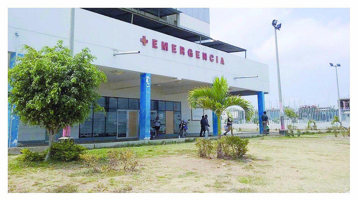 Tres hampones balean a un transeúnte y golpean a un joven para robar un celular