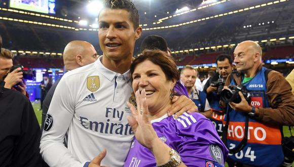 Dolores Aveiro celebrando junto a Cristiano Ronaldo cuando aún era jugador del Real Madrid. (Foto: EFE)