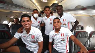 Selección peruana ya partió a Montevideo para enfrentar a Uruguay (FOTOS)