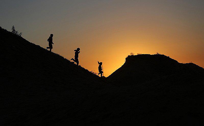 Pakistán: El insólito caso de los "niños solares" que desconcierta a la medicina