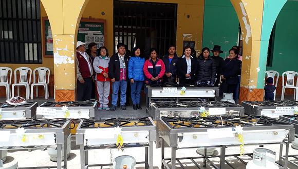 Municipalidad de Conchucos entrega cocinas a 17 colegios 