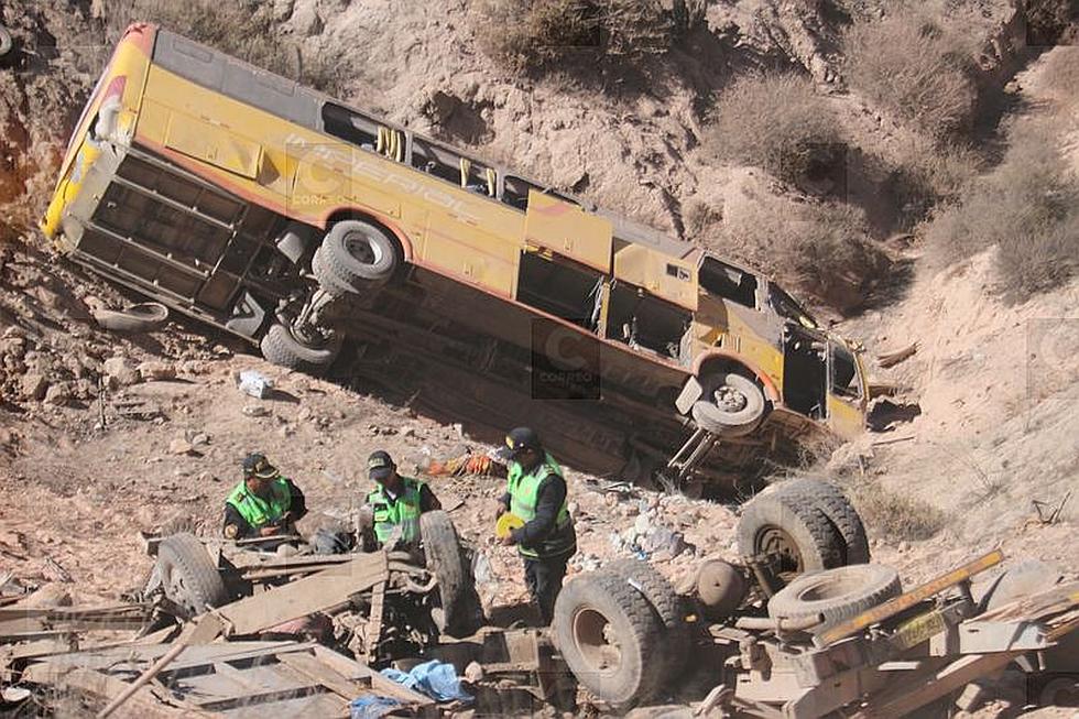 15 fallecidos y 37 heridos dejó el choque de bus y camión en Arequipa (FOTOS)