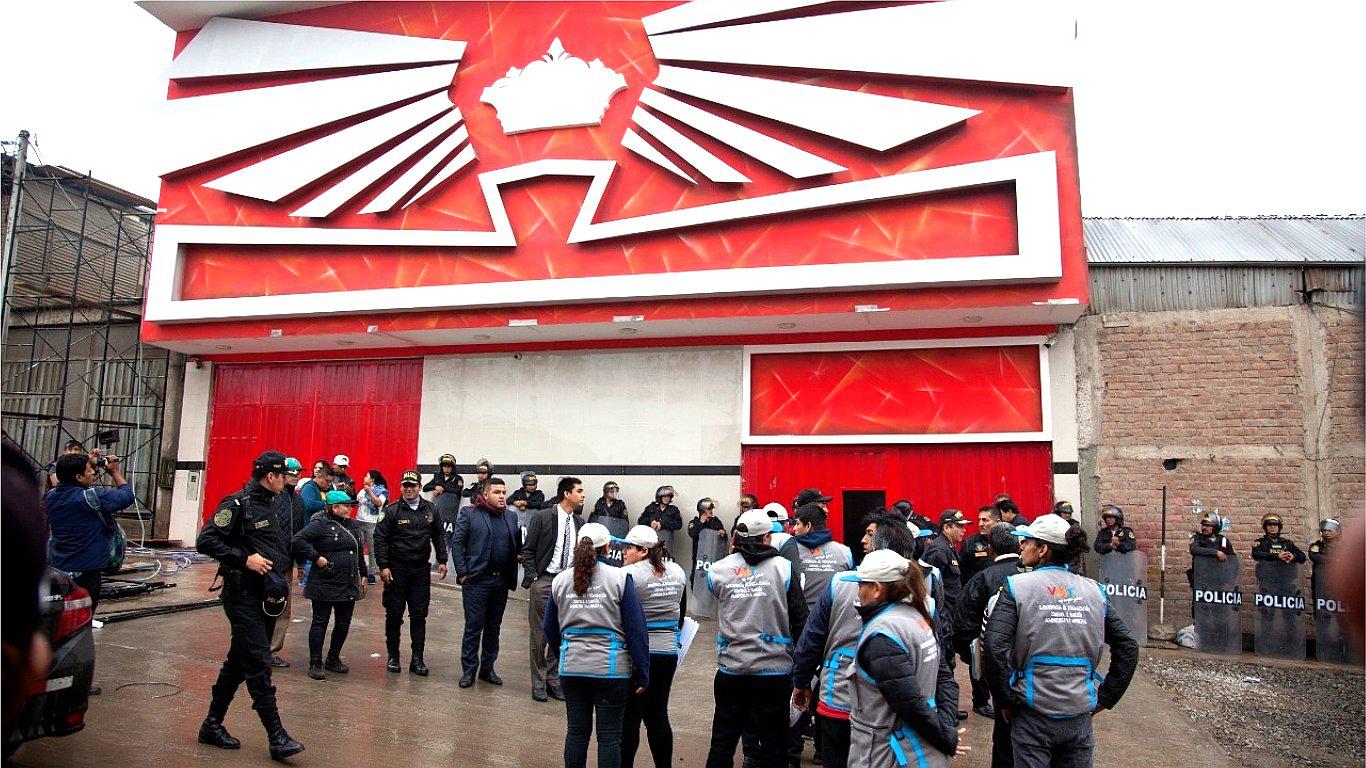 Clausuran prostíbulo por presentar falsa licencia de funcionamiento en Villa María del Triunfo (VIDEO Y FOTOS)