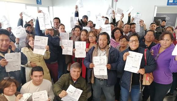 Viva Air retrasa vuelo por 5 horas y pasajeros protestan en Arequipa