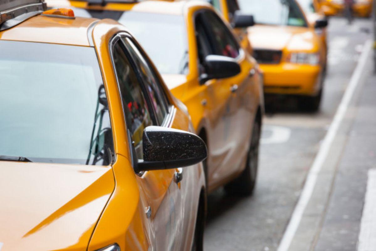 Taxistas (Foto: Referencial/Freepik)