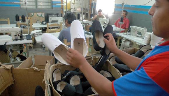 Reduce producción de calzado en Arequipa