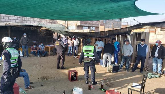 20 detenidos por reunirse en cancha de pelea de Gallos en Arequipa